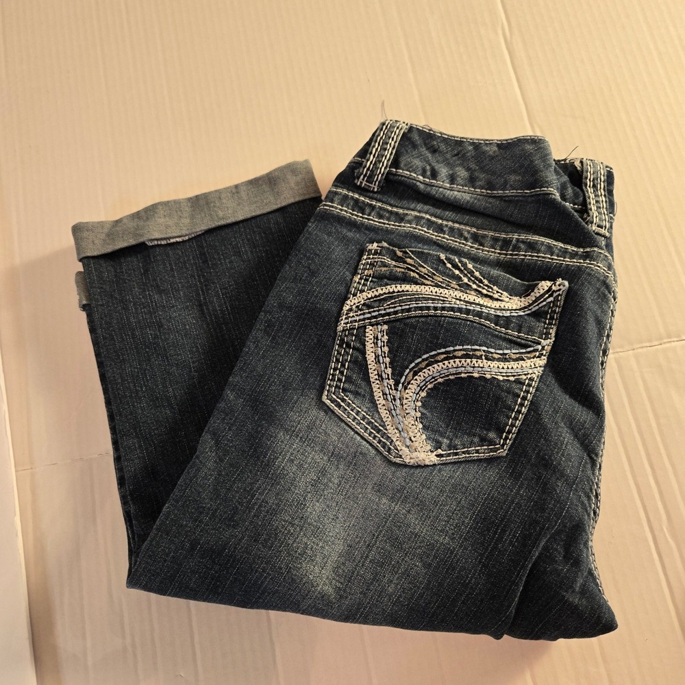 Ariya Jeans Womens Capri Shorts Blue Size 11/12 Dark Wash Embroidered Whiskered